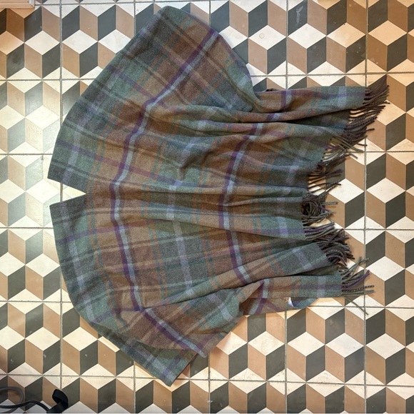 Lauren Ralph Lauren Plaid Poncho in Green and Brown - Picture 5 of 5